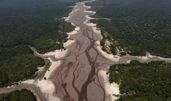 Indústria em Manaus Forçada a Dar Férias Coletivas devido à Seca