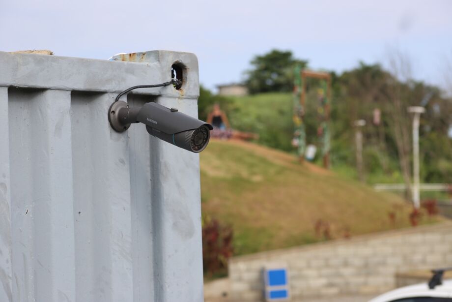 Falhas no Sistema de Câmeras em Guarujá: O Papel da Iniciativa Aguaviva na Defesa da Segurança Pública
